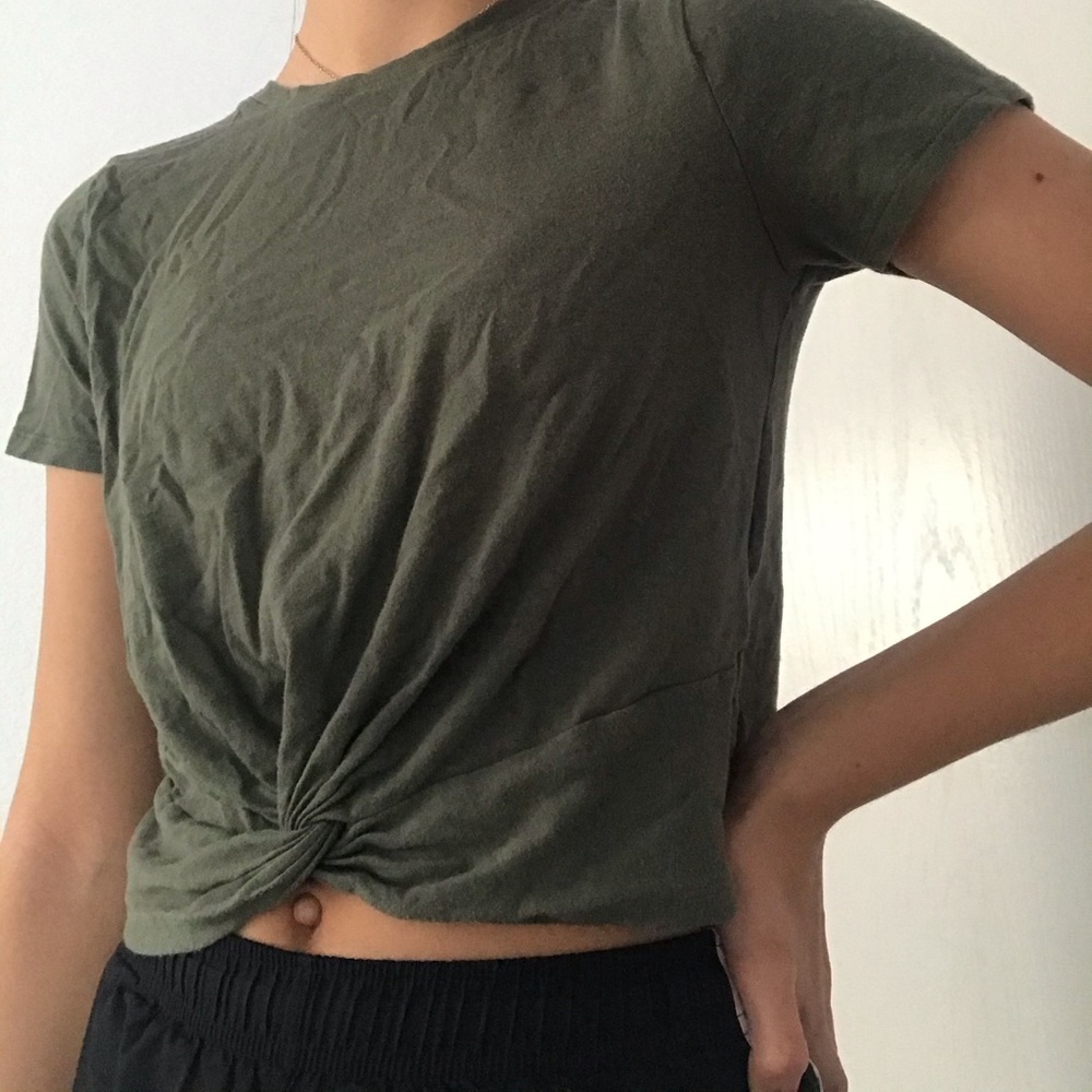 green cropped top - Picture 2 of 3